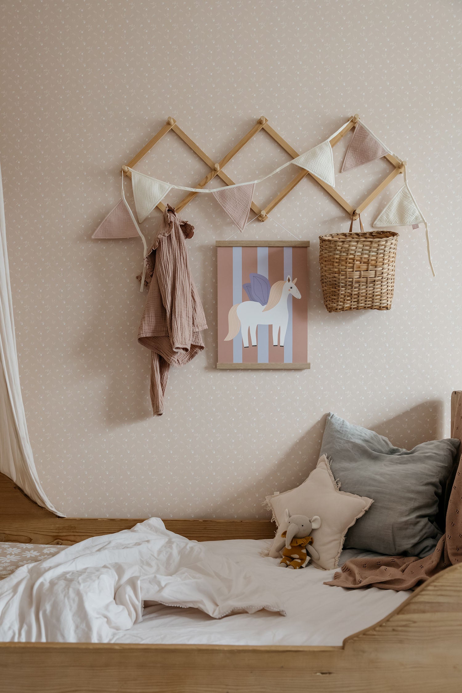 Winged Unicorn, Stripes